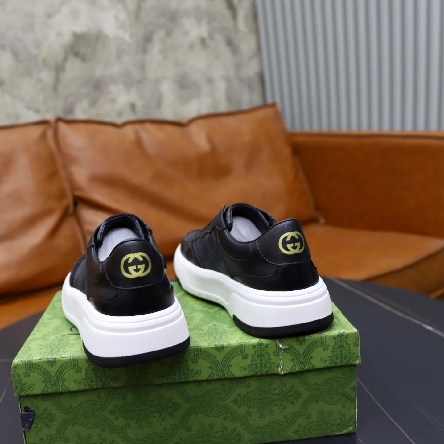 Men's shoes 💰440💰🙅‍♂️🙅‍♂️🙅‍♂️ Brand: GUCCI Standard code: 38–44 (45 can be customized) Grade: Same as the official website Material: Original cowhide fabric Comfortable pigskin lining Lightweight and wear-resistant outsole Style category: Men's fashionable casual shoes and boots Running sneakers Distinguished luxury brand elements Top luxury color: actual picture color